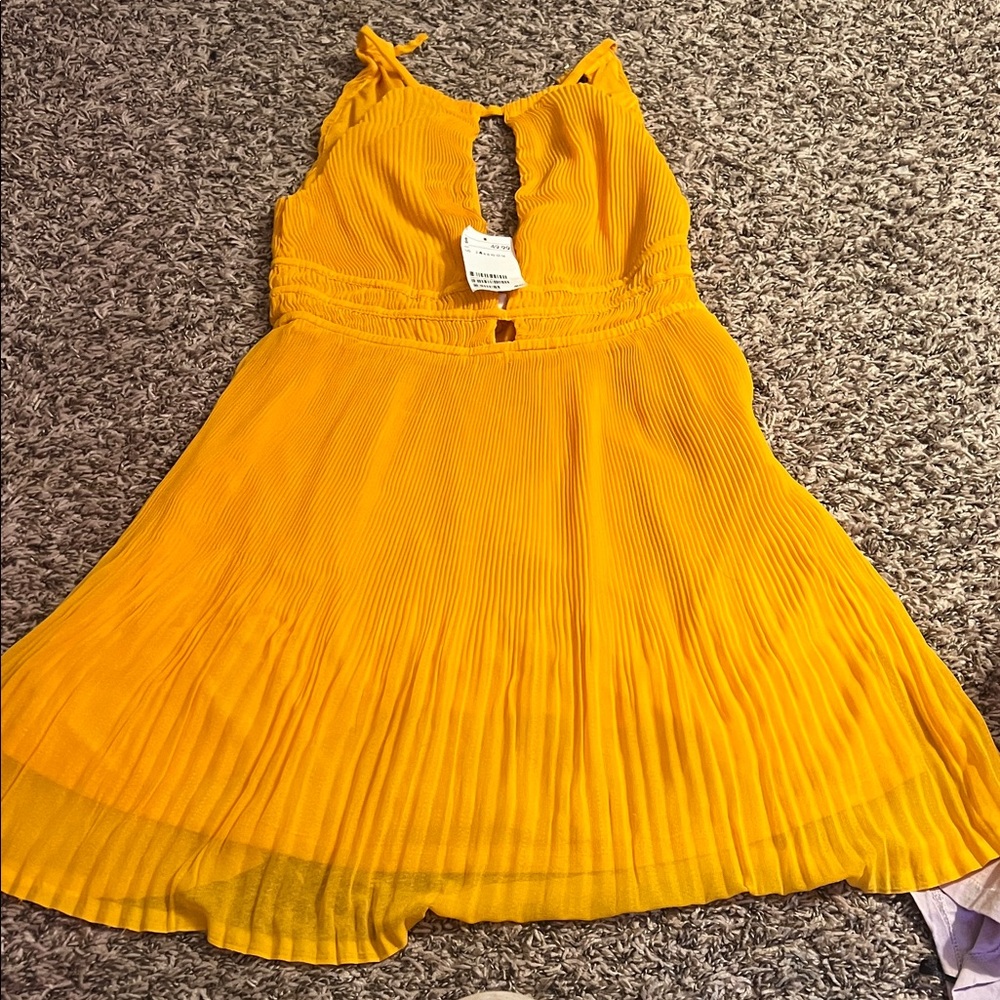 H&M Bright Yellow Pleated Summer Dress with Keyhole Back